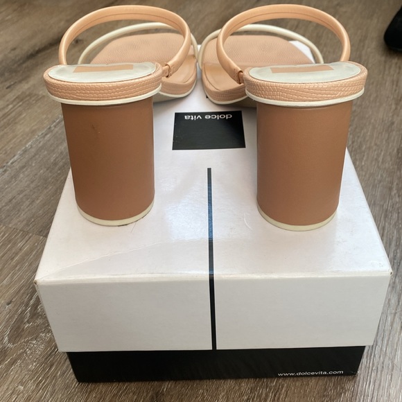 Dolce Vita Noles Sandals - Picture 2 of 4